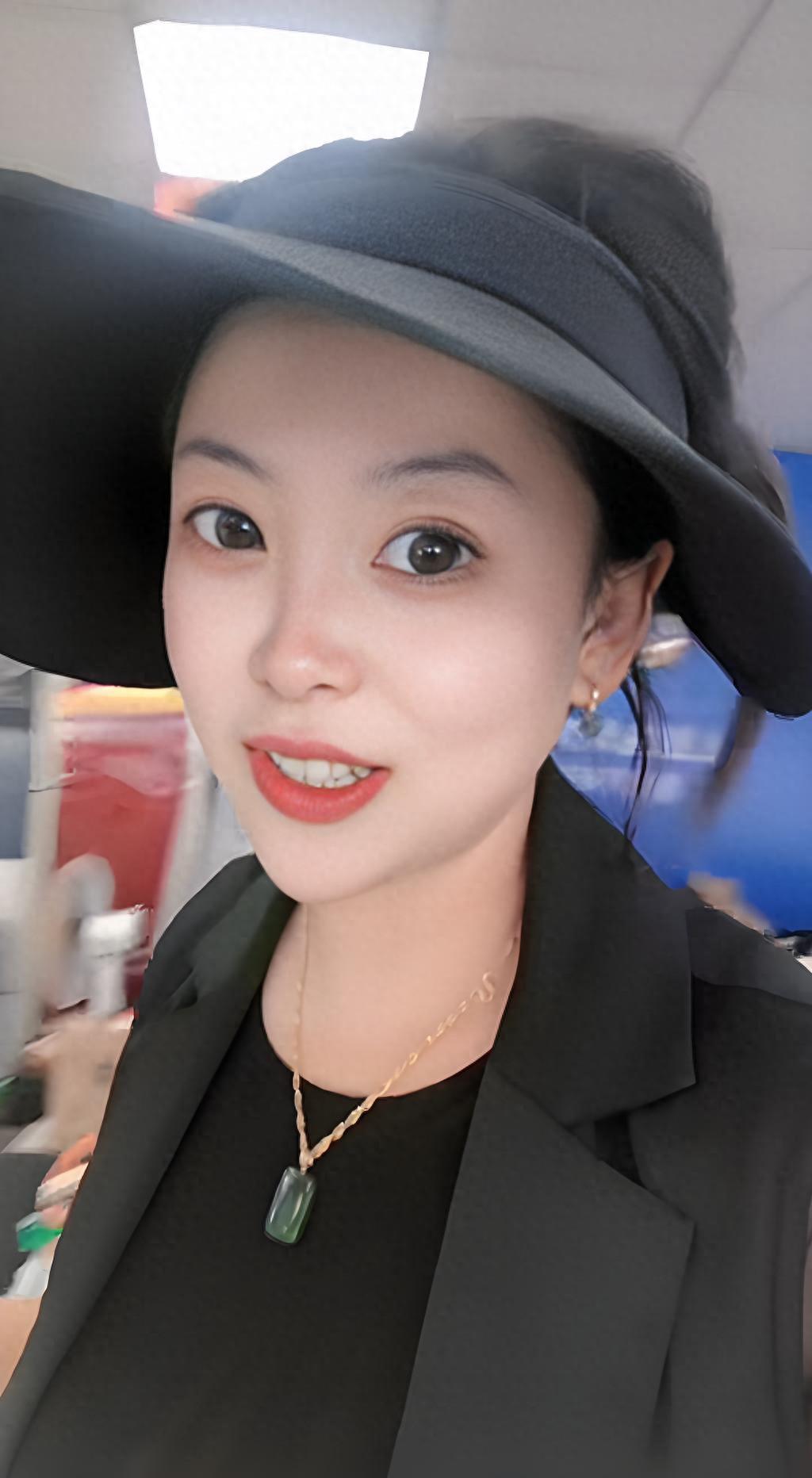 爱游戏体育官方入口-唐山美女老板王立新去世，年仅40岁，不见女儿最后一面，原因痛心